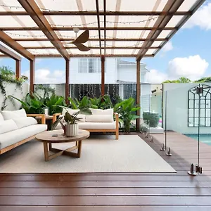 Luxury Tri-level Duplex In Mermaid - Coasthm Gold Coast